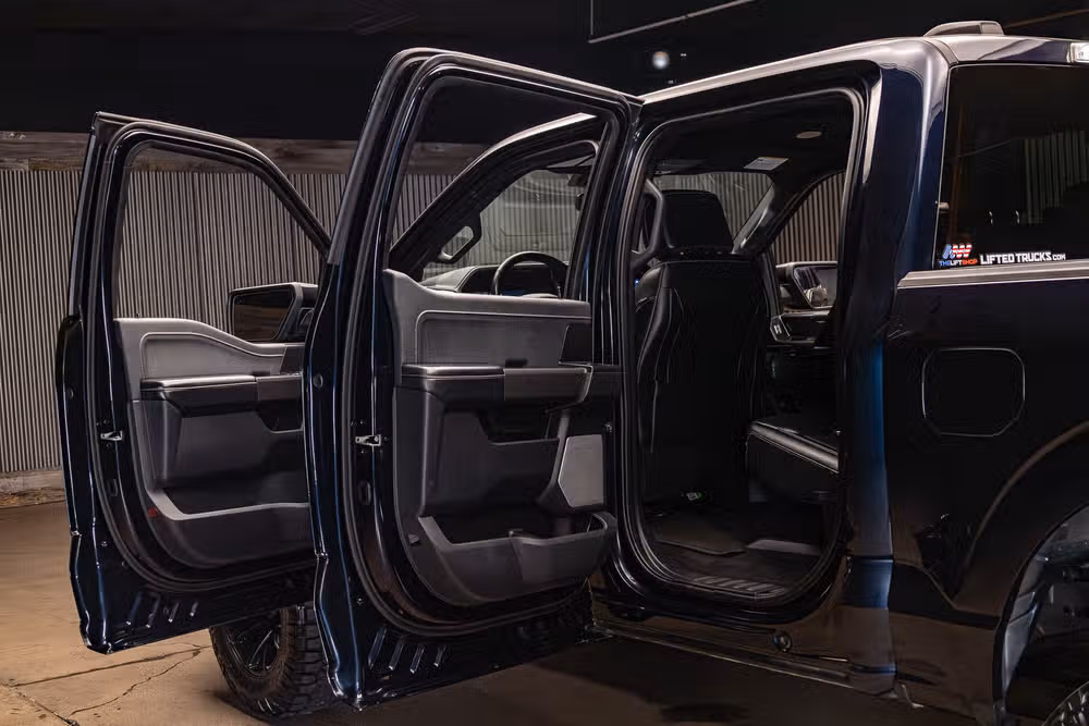 2024 Ford F-150 Lariat SuperCrew Image 32