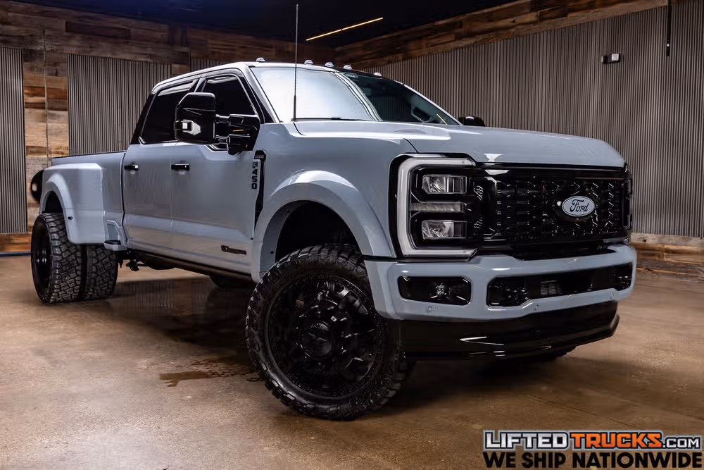 2026 Ford F-450 Super Duty King Ranch Crew Cab Image 1