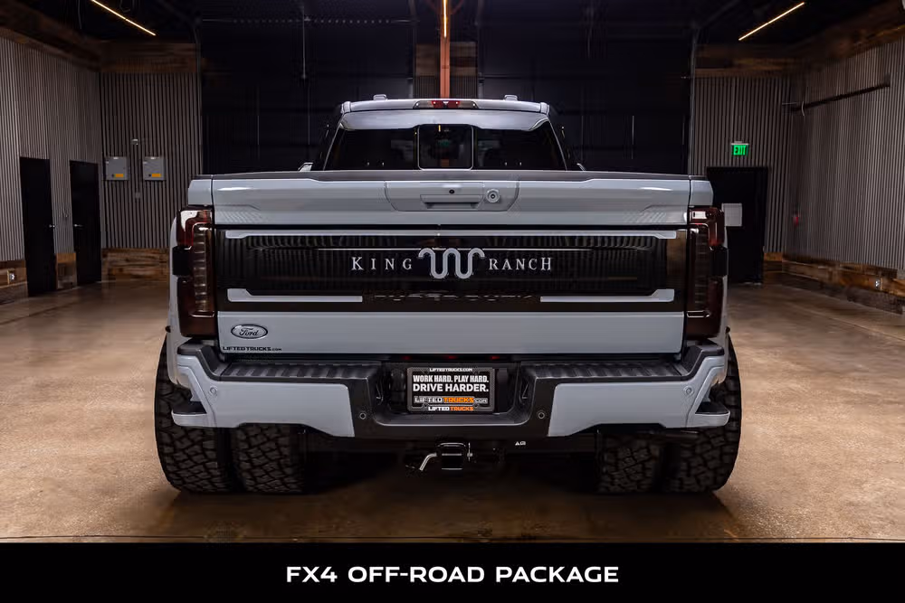 2026 Ford F-450 Super Duty King Ranch Crew Cab Image 8
