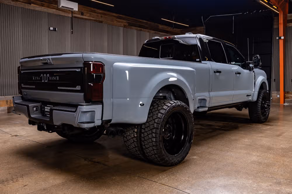 2026 Ford F-450 Super Duty King Ranch Crew Cab Image 10