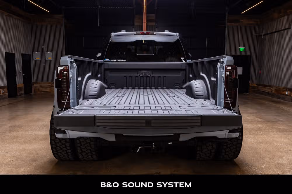 2026 Ford F-450 Super Duty King Ranch Crew Cab Image 9