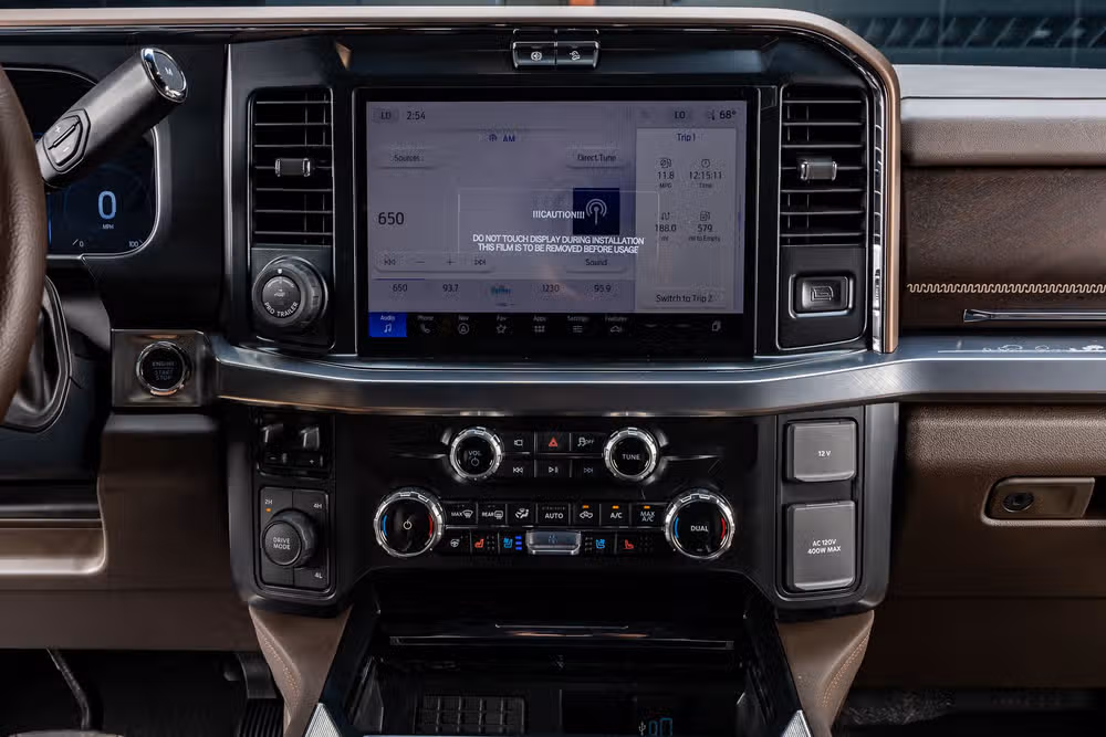 2026 Ford F-450 Super Duty King Ranch Crew Cab Image 24