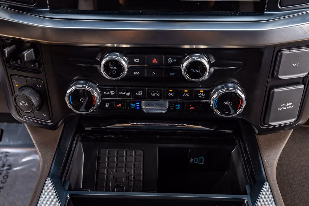 2026 Ford F-450 Super Duty King Ranch Crew Cab Image 27