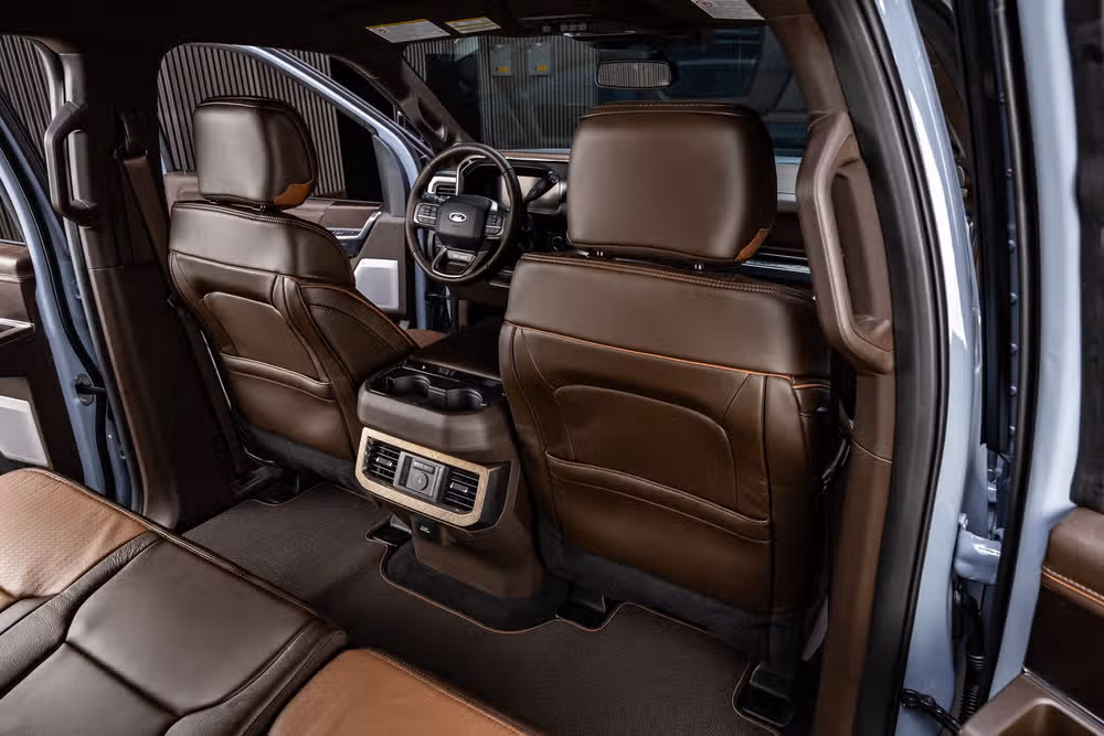 2026 Ford F-450 Super Duty King Ranch Crew Cab Image 32
