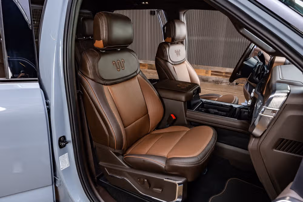 2026 Ford F-450 Super Duty King Ranch Crew Cab Image 31