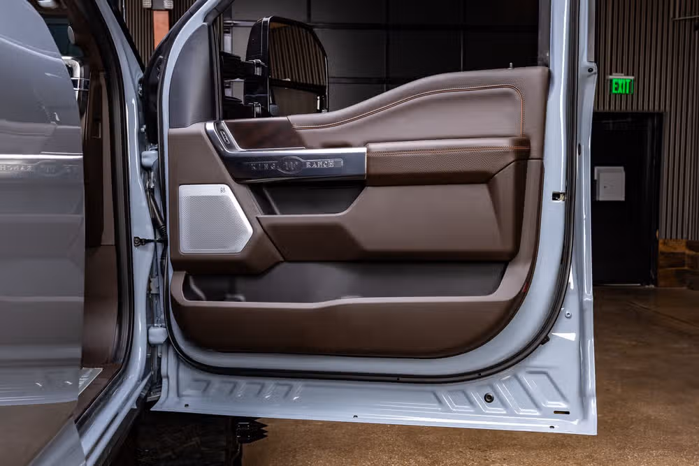 2026 Ford F-450 Super Duty King Ranch Crew Cab Image 37