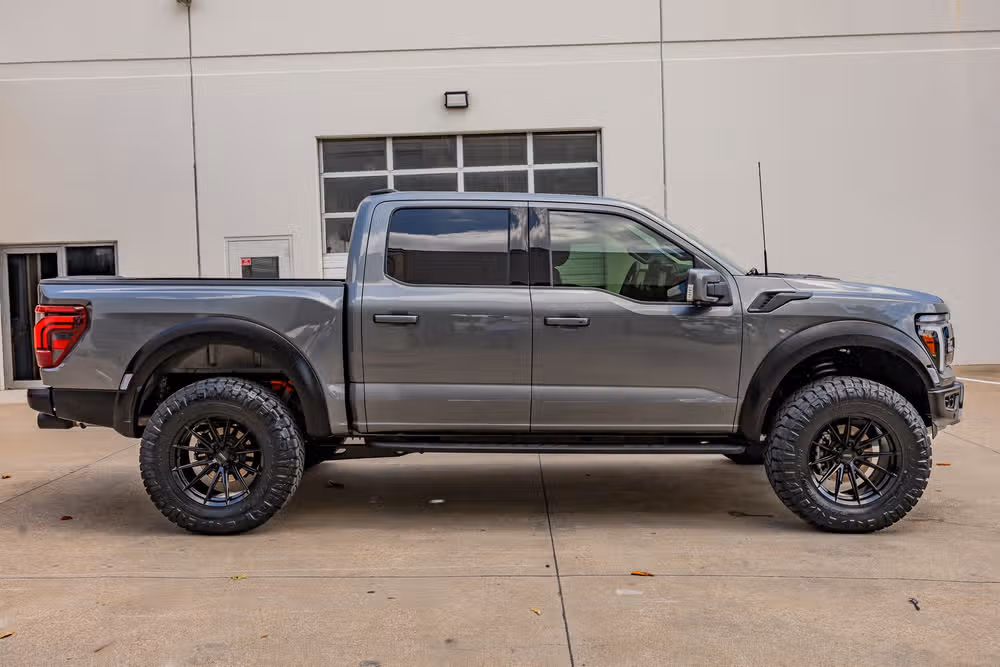 2025 Ford F-150 Raptor SuperCrew Image 11