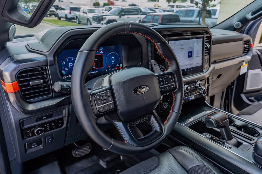 2025 Ford F-150 Raptor SuperCrew Image 17