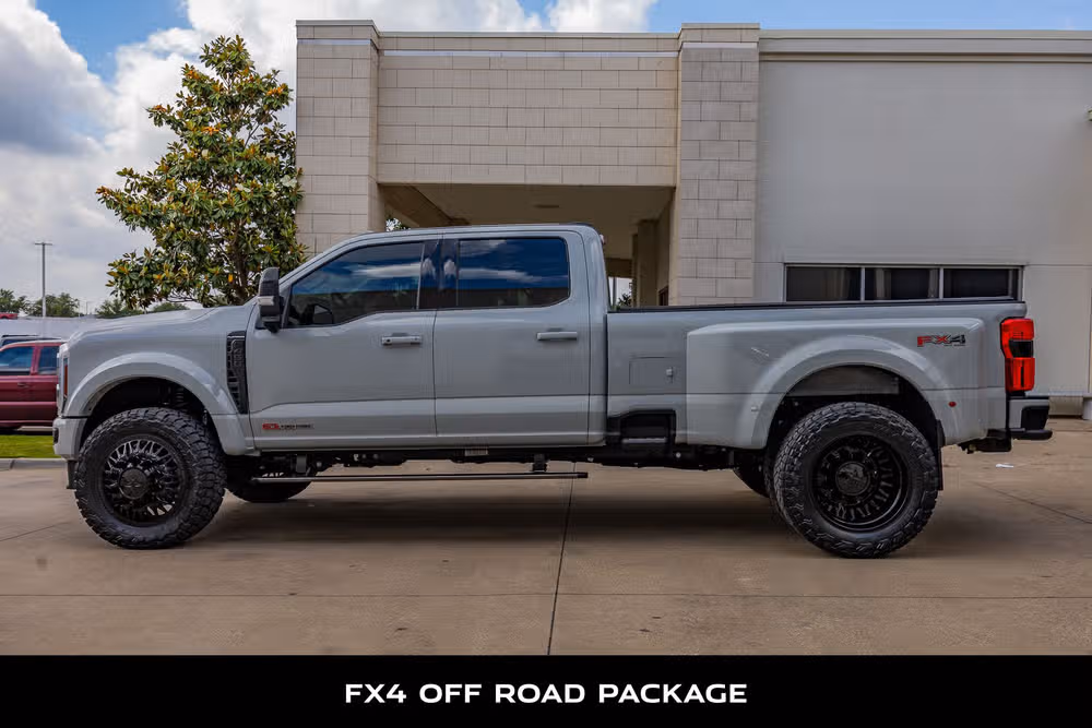 2025 Ford F-450 Super Duty Platinum Crew Cab Image 6