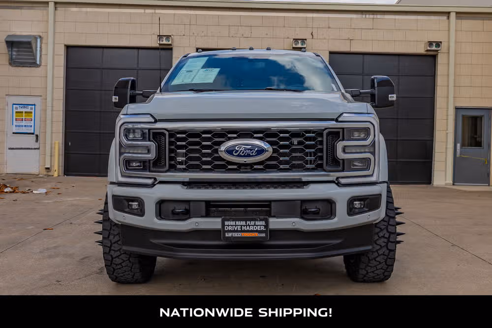 2025 Ford F-450 Super Duty Platinum Crew Cab Image 4