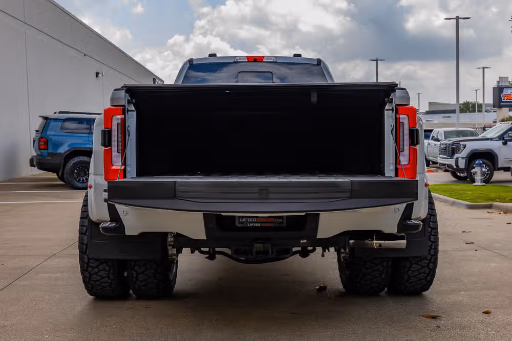 2025 Ford F-450 Super Duty Platinum Crew Cab Image 9