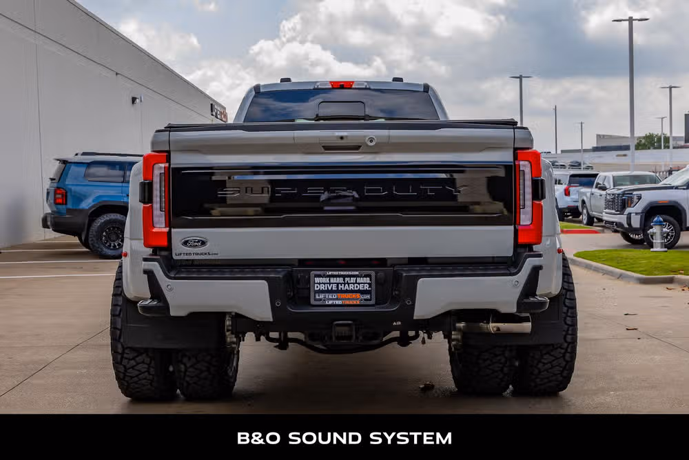 2025 Ford F-450 Super Duty Platinum Crew Cab Image 8