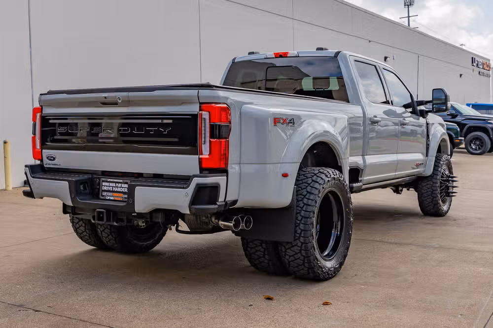 2025 Ford F-450 Super Duty Platinum Crew Cab Image 10