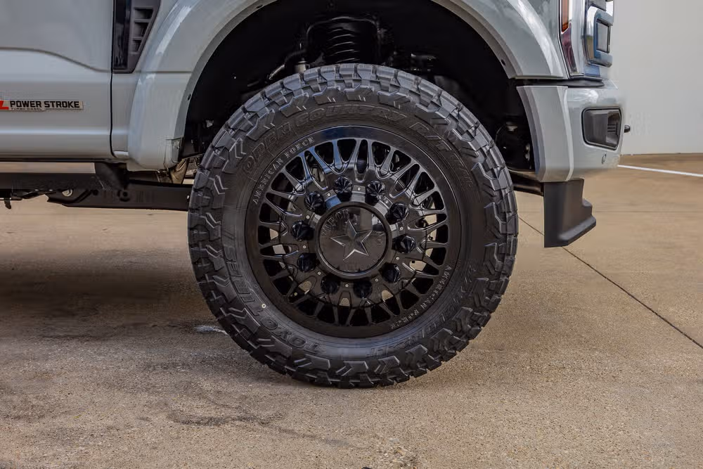 2025 Ford F-450 Super Duty Platinum Crew Cab Image 12