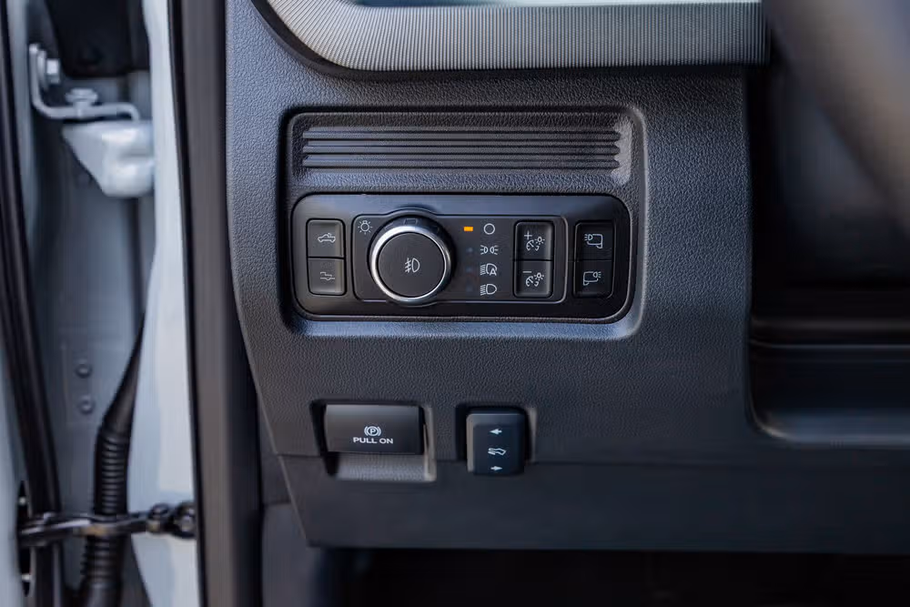 2025 Ford F-450 Super Duty Platinum Crew Cab Image 22