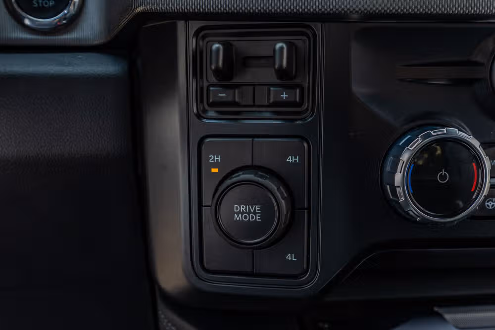 2025 Ford F-450 Super Duty Platinum Crew Cab Image 24