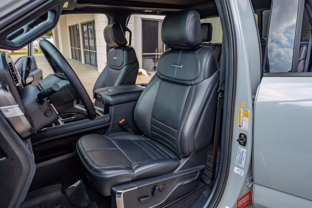 2025 Ford F-450 Super Duty Platinum Crew Cab Image 31