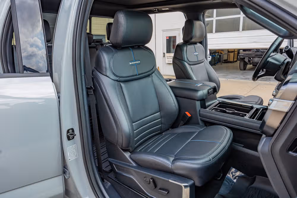 2025 Ford F-450 Super Duty Platinum Crew Cab Image 32