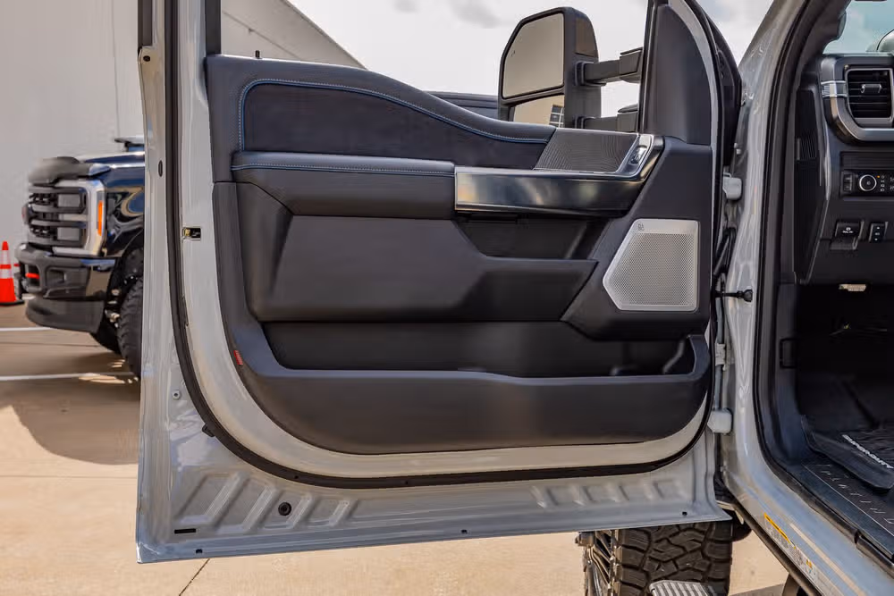 2025 Ford F-450 Super Duty Platinum Crew Cab Image 37