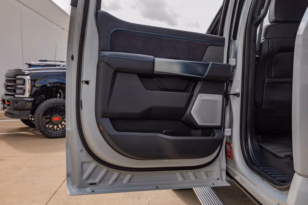 2025 Ford F-450 Super Duty Platinum Crew Cab Image 39
