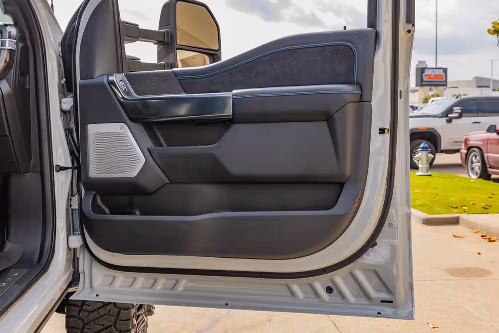 2025 Ford F-450 Super Duty Platinum Crew Cab Image 38