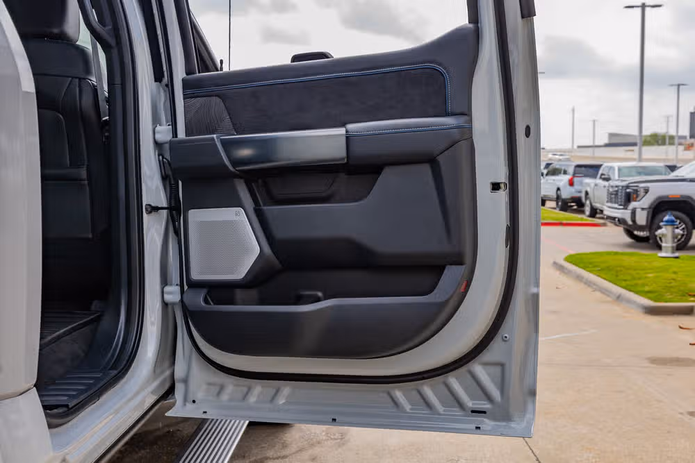 2025 Ford F-450 Super Duty Platinum Crew Cab Image 40