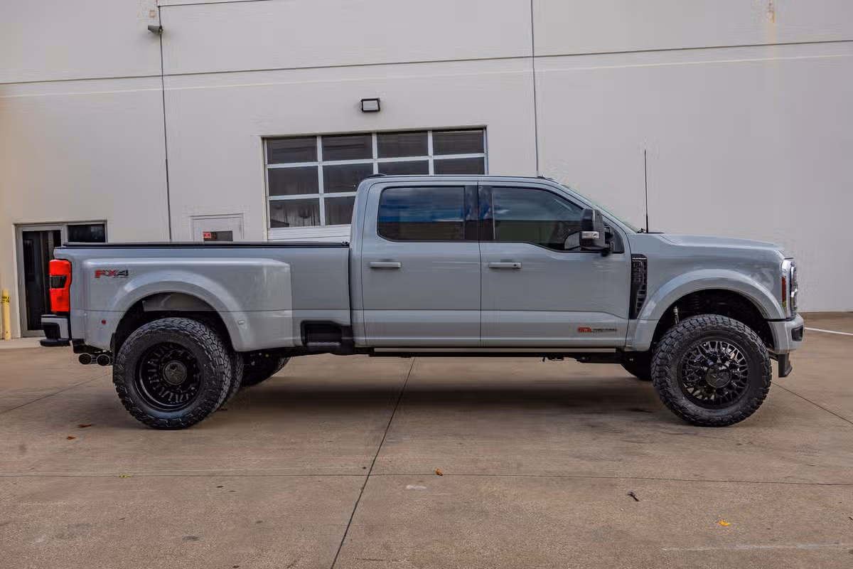 2025 Ford F-450 Super Duty Platinum Crew Cab