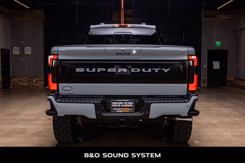 2026 Ford F-250 Super Duty Platinum Crew Cab Image 8