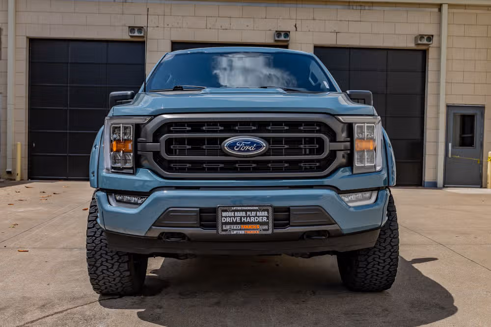 2023 Ford F-150 XLT SuperCrew Image 2