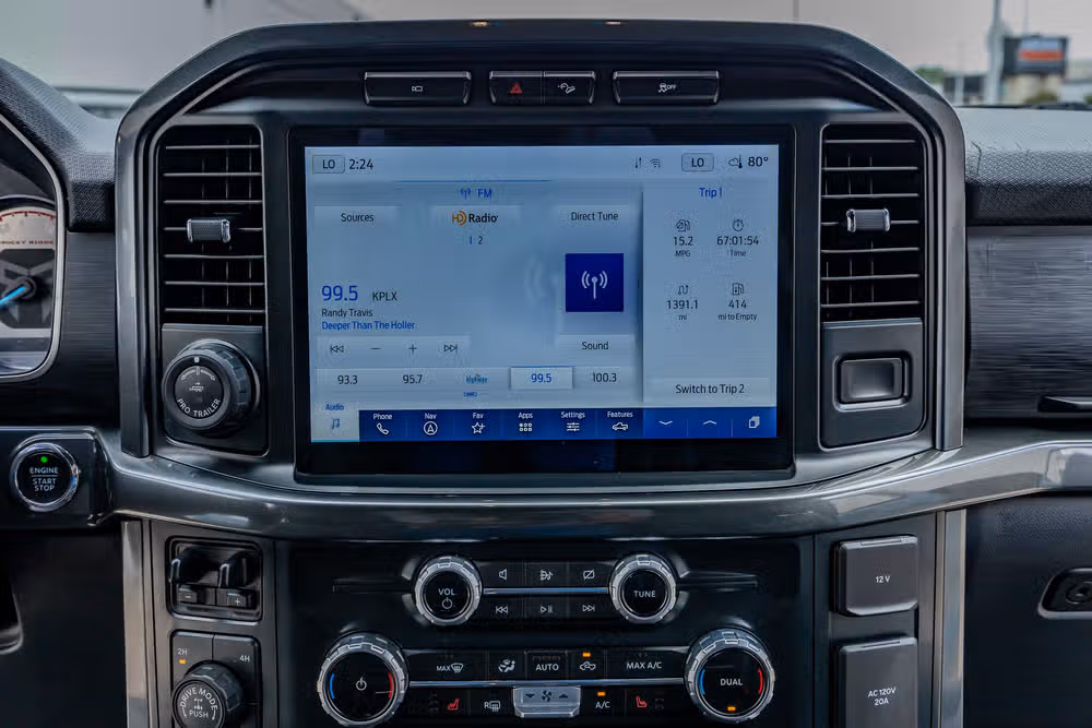 2023 Ford F-150 XLT SuperCrew Image 25