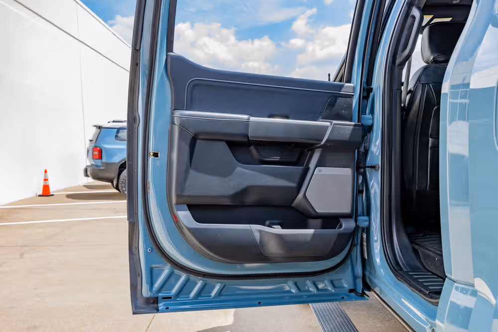 2023 Ford F-150 XLT SuperCrew Image 38