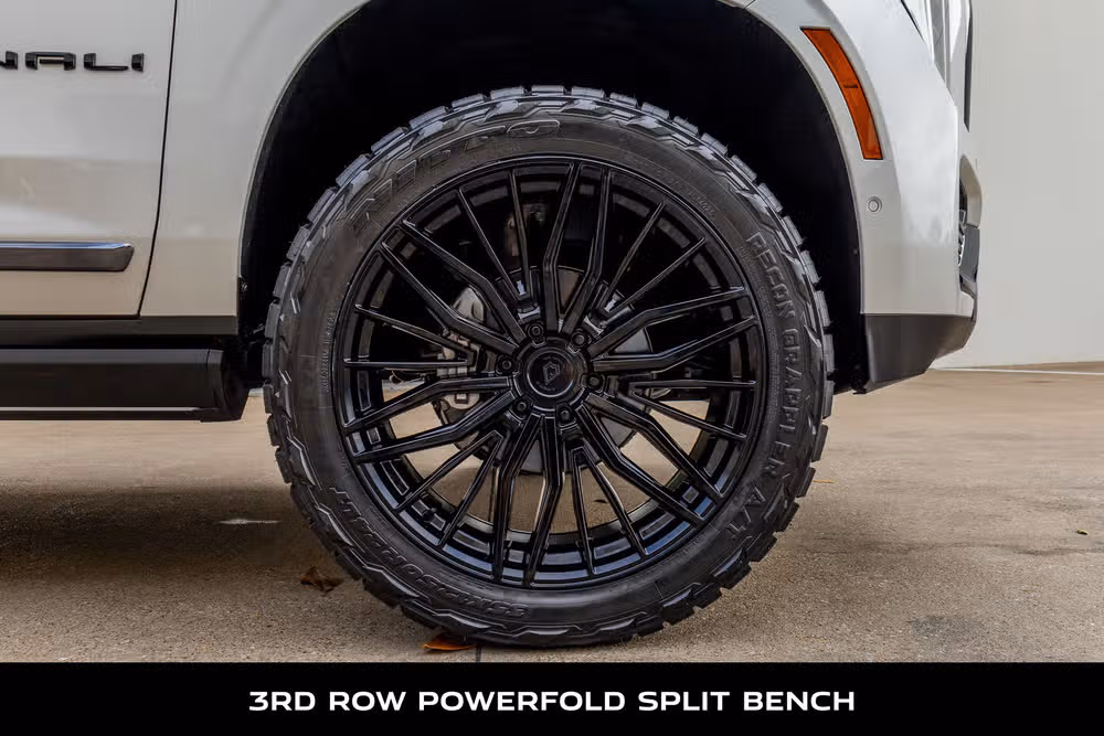 2025 GMC Yukon Denali Ultimate Image 11