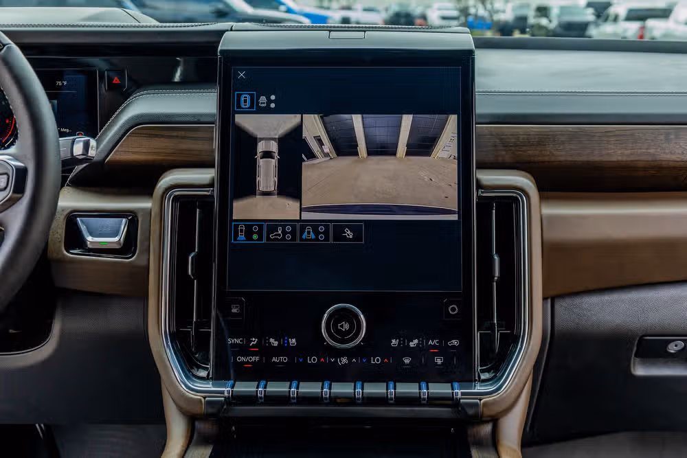 2025 GMC Yukon Denali Ultimate Image 25