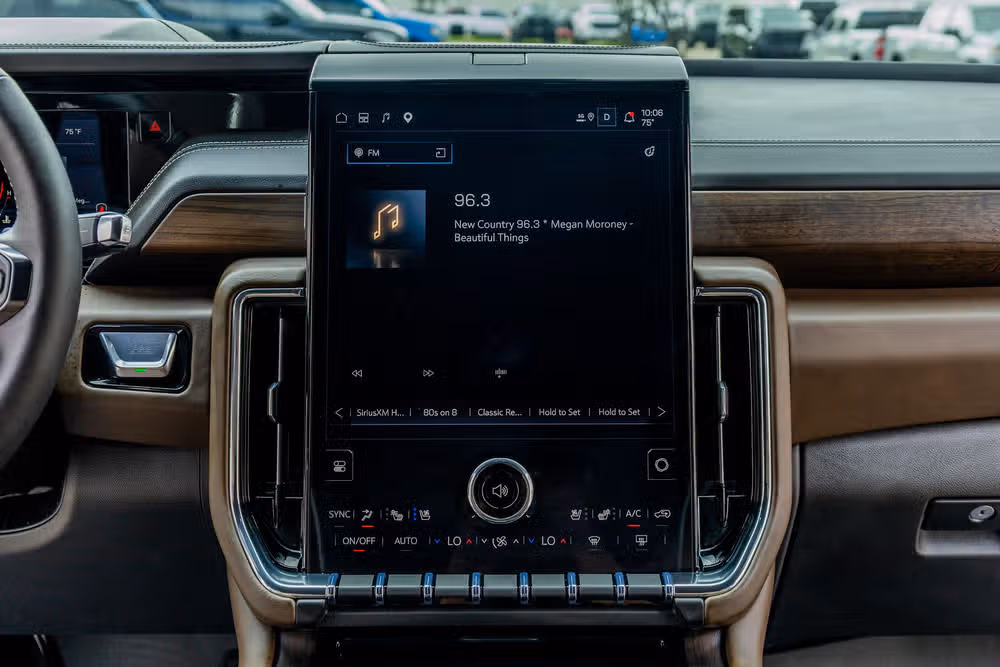 2025 GMC Yukon Denali Ultimate Image 24