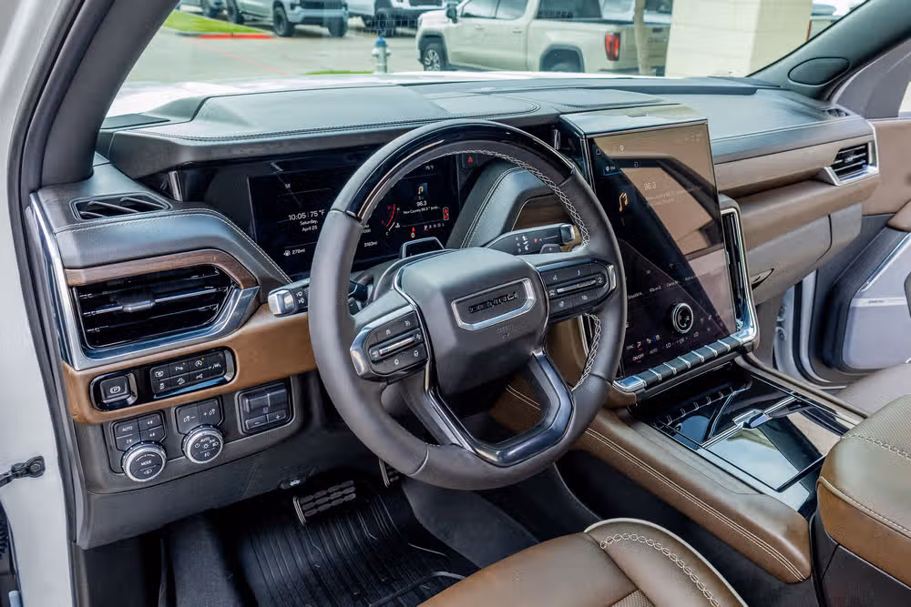 2025 GMC Yukon Denali Ultimate Image 16