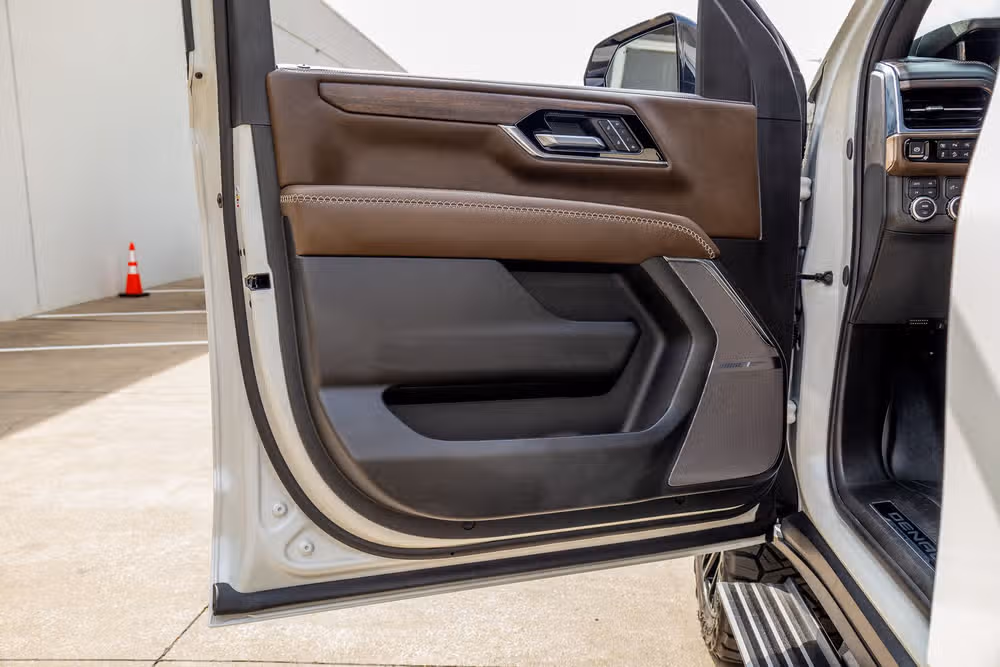 2025 GMC Yukon Denali Ultimate Image 38