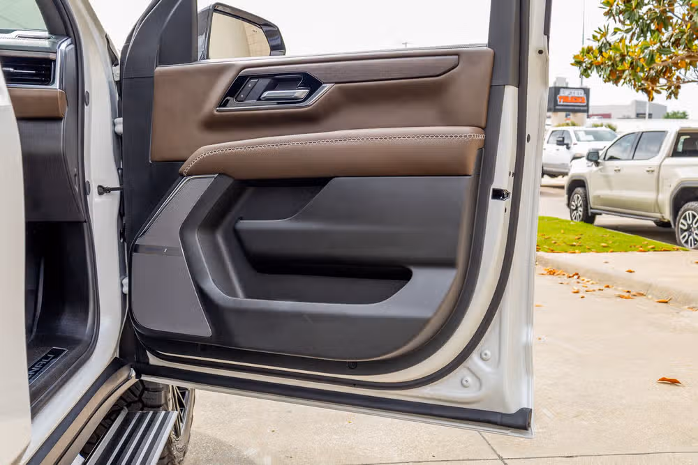 2025 GMC Yukon Denali Ultimate Image 39