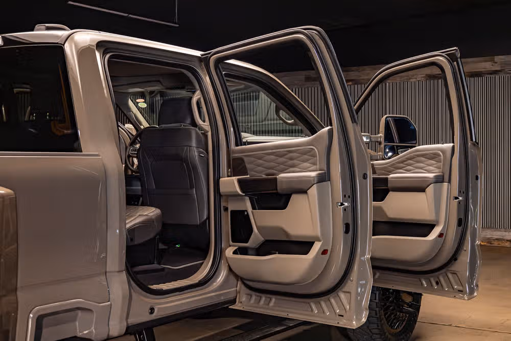2026 Ford F-450 Super Duty Platinum Plus Crew Cab Image 31