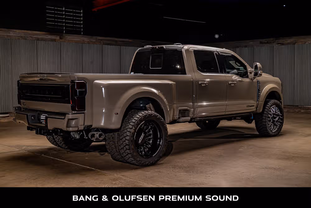 2026 Ford F-450 Super Duty Platinum Plus Crew Cab Image 9