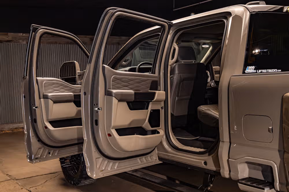2026 Ford F-450 Super Duty Platinum Plus Crew Cab Image 29
