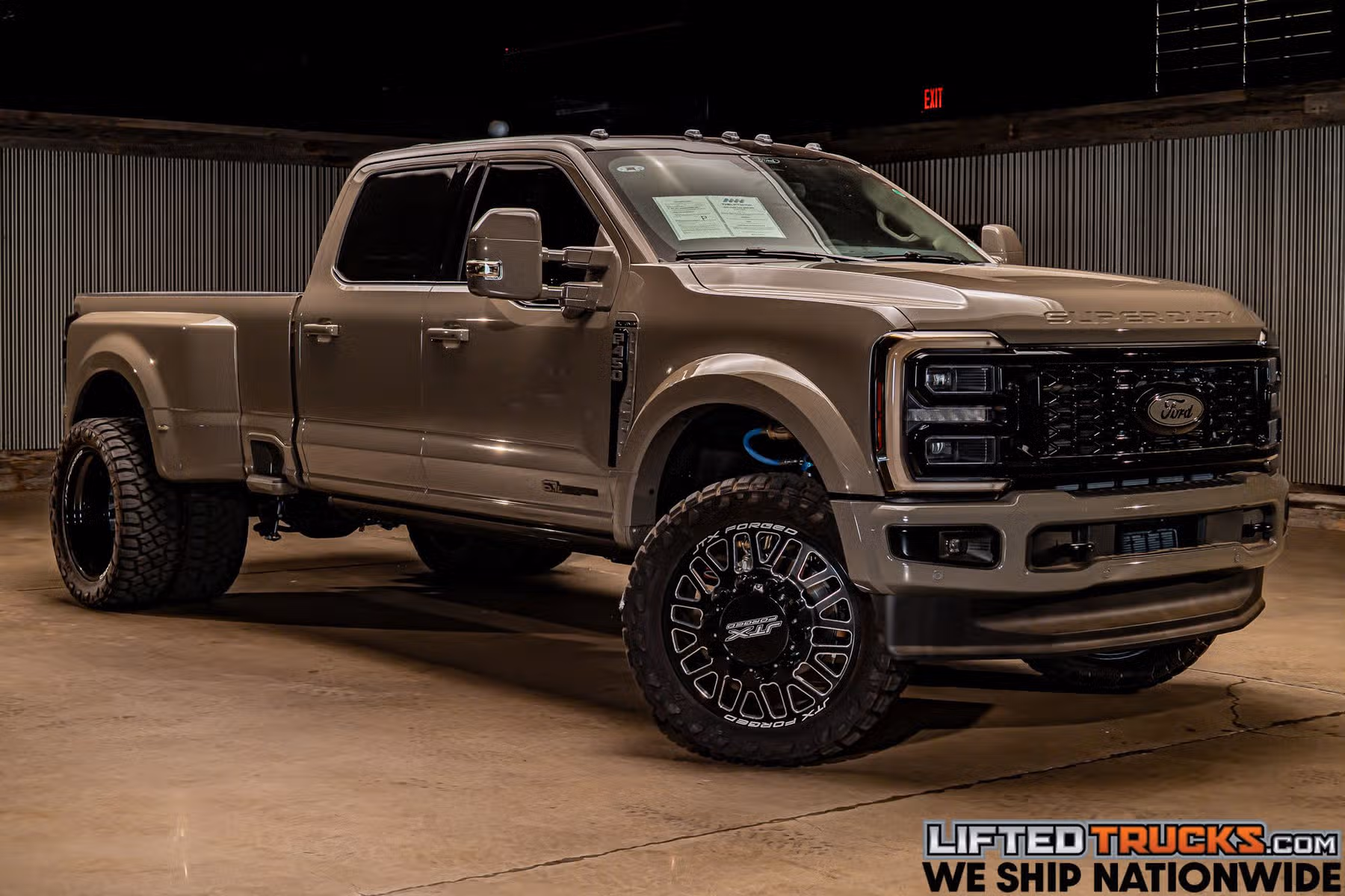 2026 Ford F-450 Super Duty Platinum Plus Crew Cab Image 1