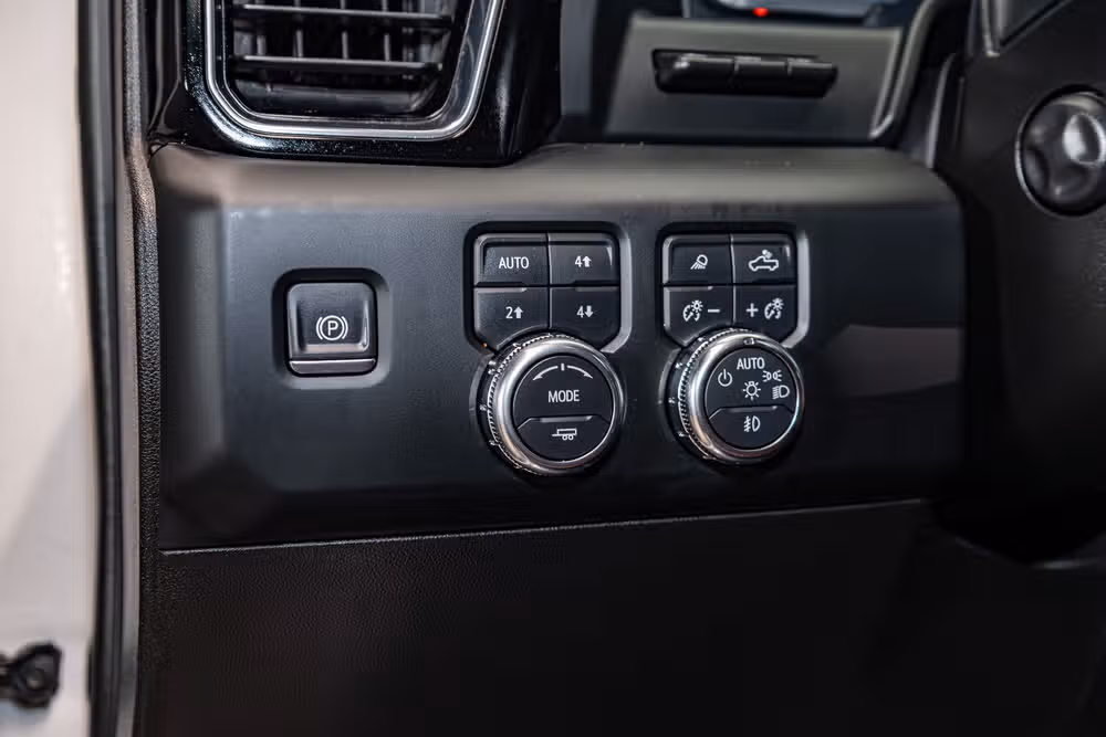2024 GMC Sierra 1500 Denali Ultimate Crew Cab Image 17
