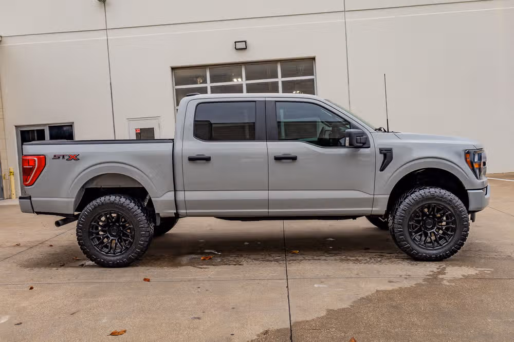 2023 Ford F-150 XL SuperCrew Image 11