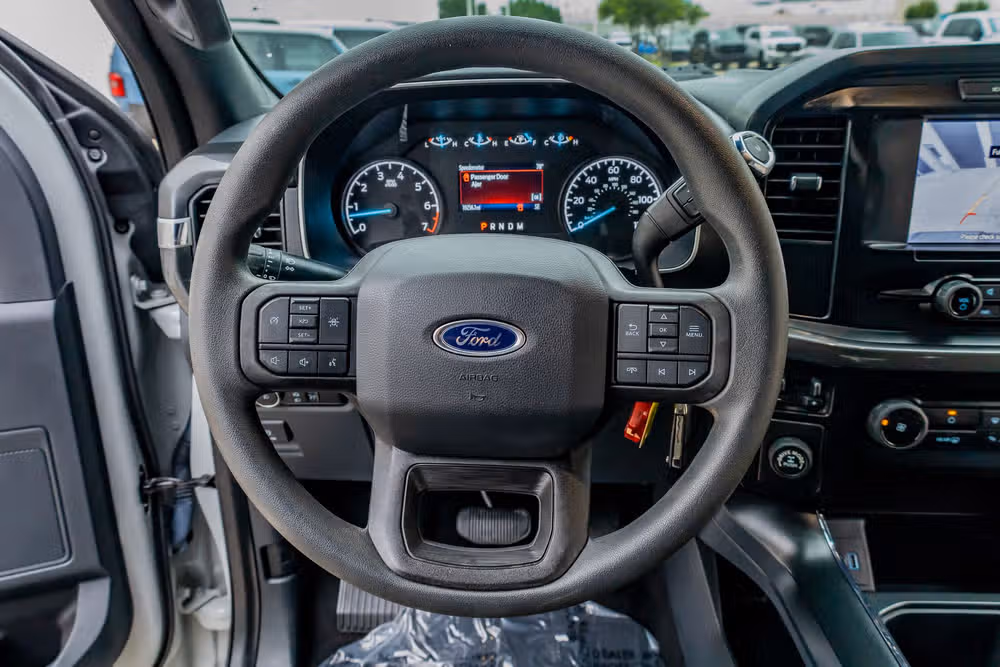 2023 Ford F-150 XL SuperCrew Image 18