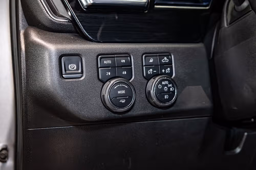 2025 Chevrolet Silverado 1500 LT Trail Boss Crew Cab Image 21