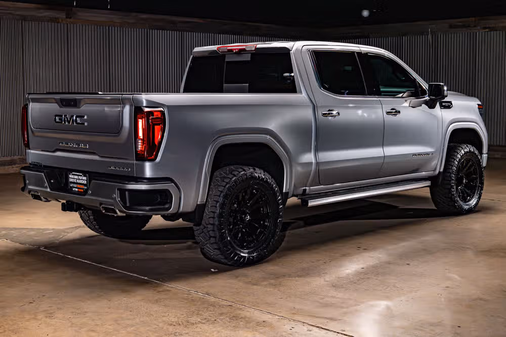2023 GMC Sierra 1500 Denali Ultimate Crew Cab Image 9