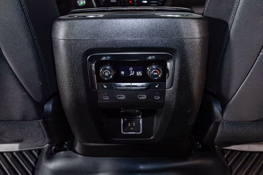 2025 Chevrolet Suburban High Country Image 23