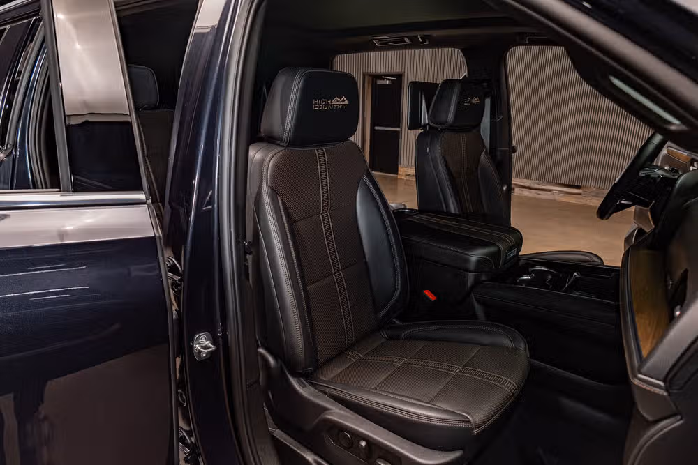 2025 Chevrolet Suburban High Country Image 28