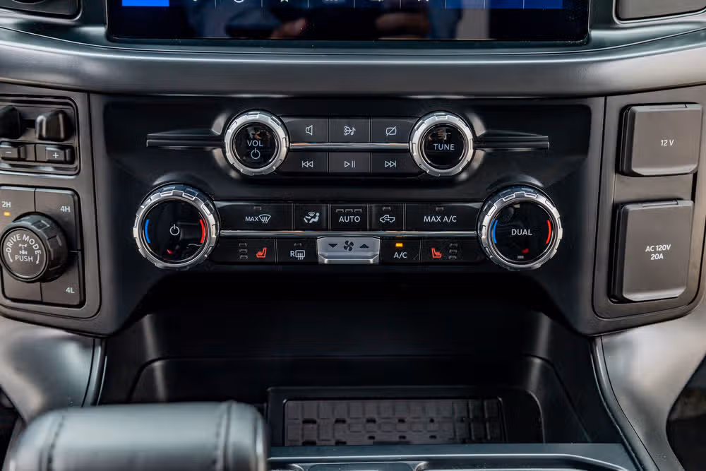 2024 Ford F-150 XLT SuperCrew Image 28