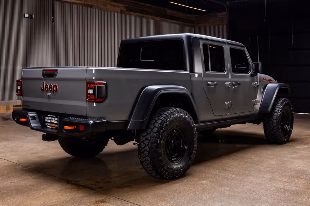 2023 Jeep Gladiator Mojave Crew Cab Image 10